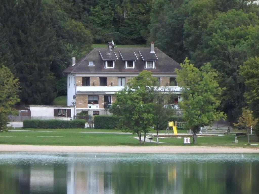 Hotel Restaurant La Chaumiere Du Lac كلارفوكس لي لاكس المظهر الخارجي الصورة